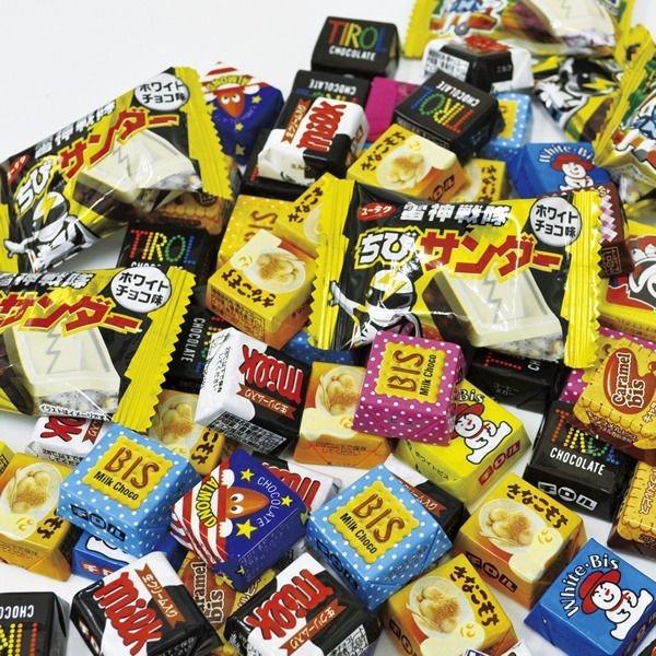 画像1: クレーンゲーム用景品　チロルチョコ108ヶ＋おまけお菓子30ヶ (1)