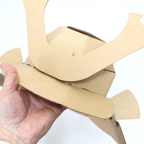 画像5: ダンボール工作 兜(かぶと) (5)